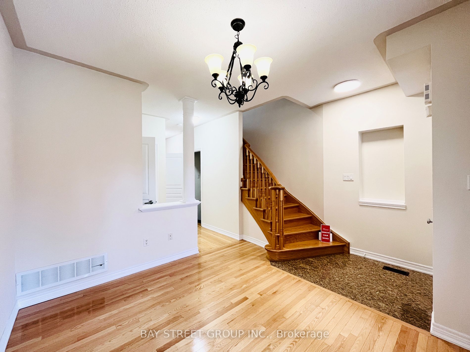 20 Thistle Ave