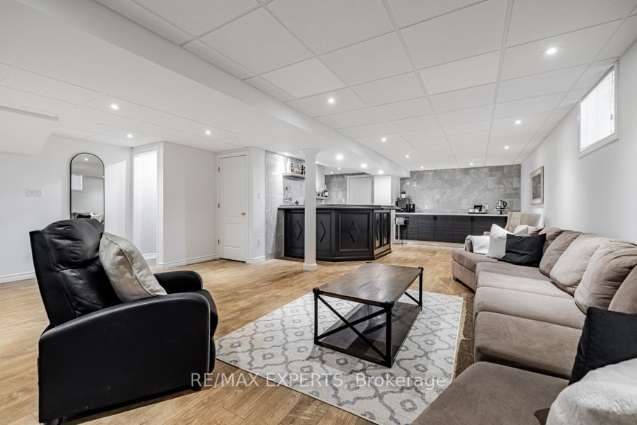 53 Gardiner Dr