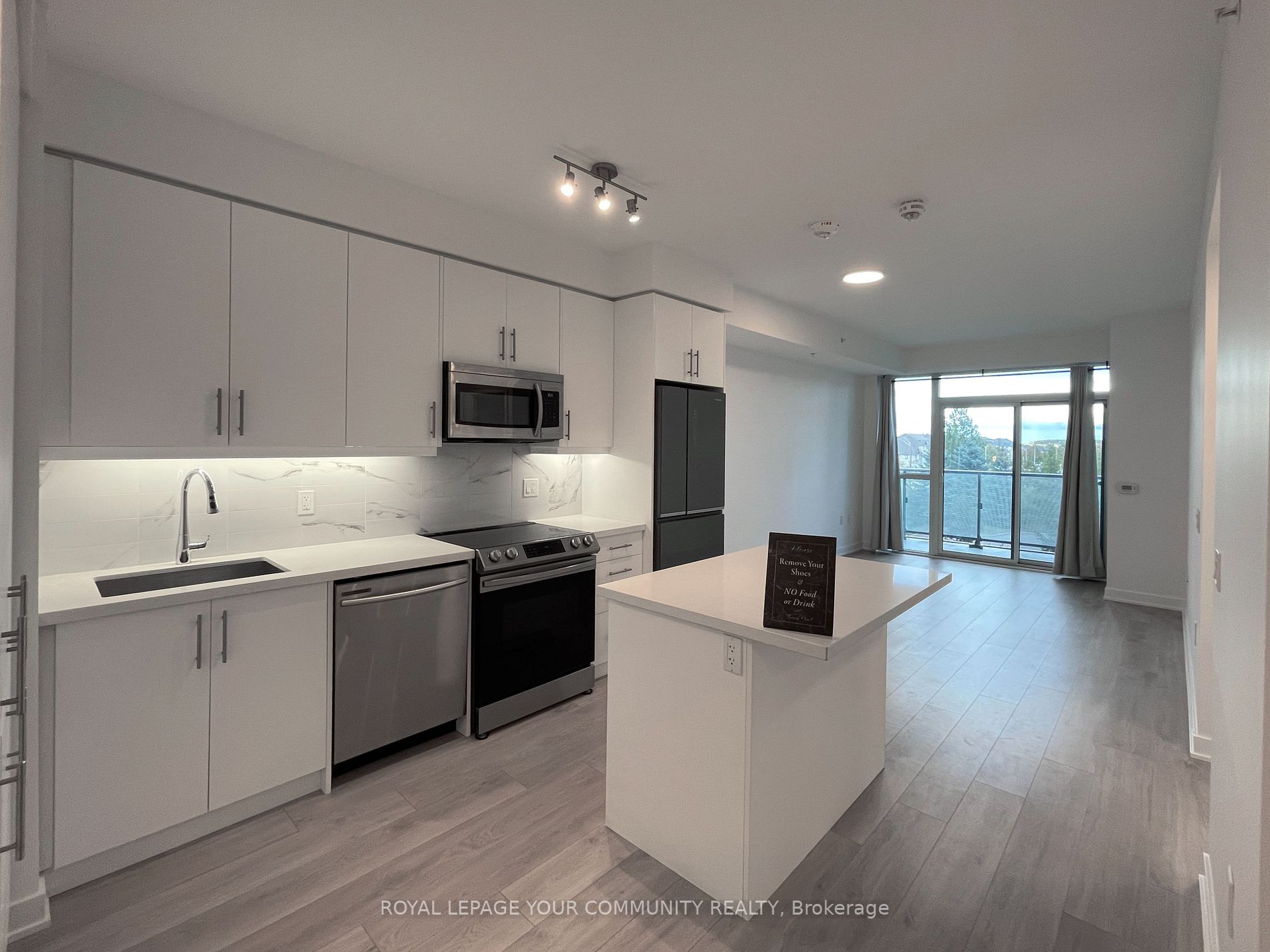 75 Oneida Cres, #306