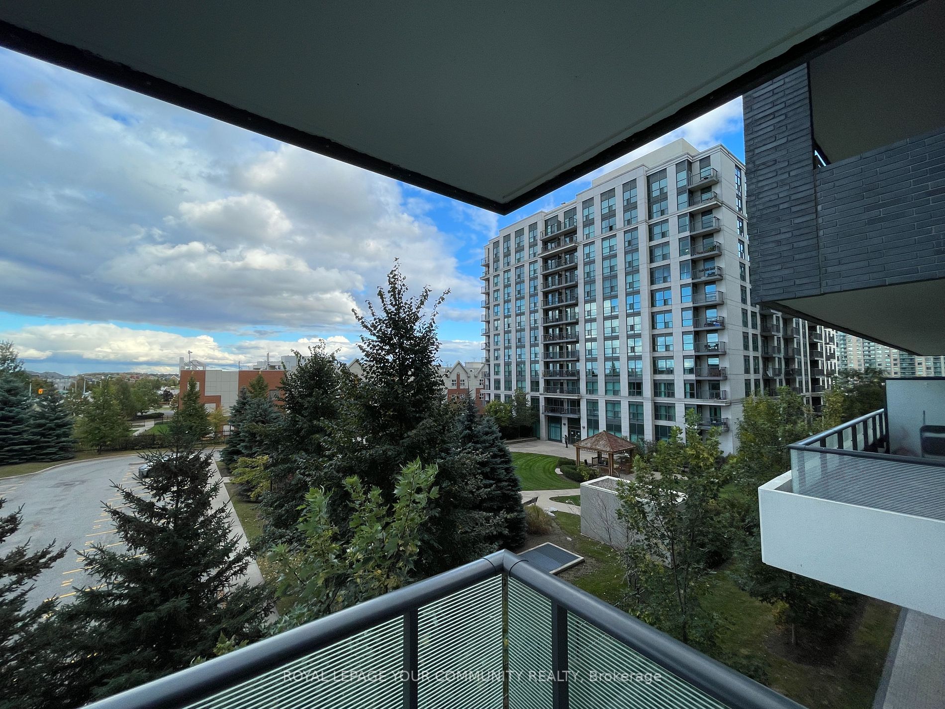 75 Oneida Cres, #306
