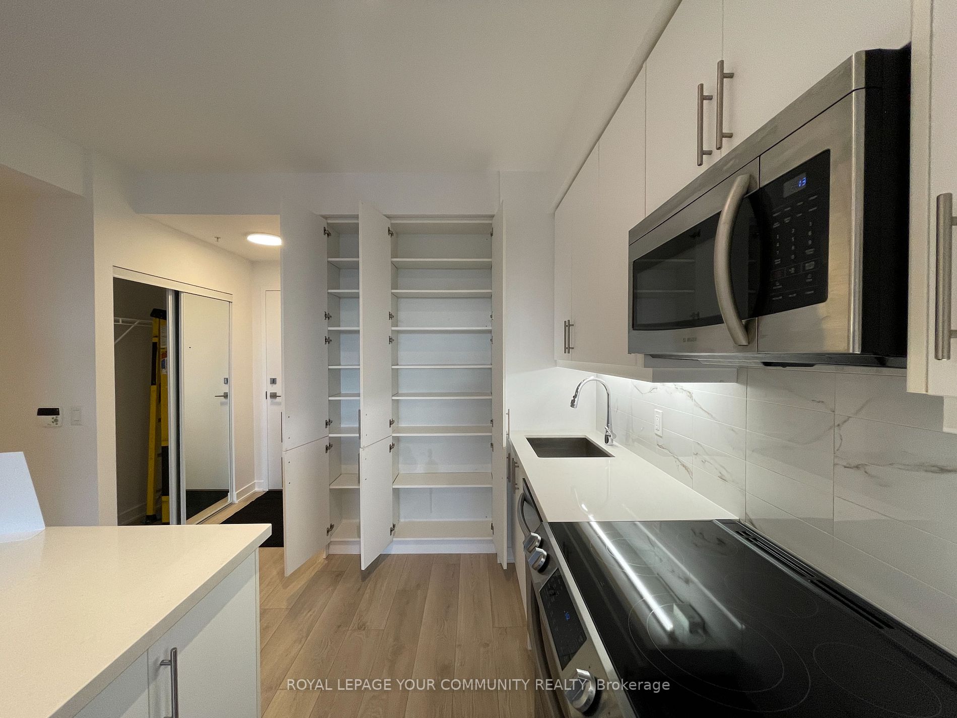 75 Oneida Cres, #306