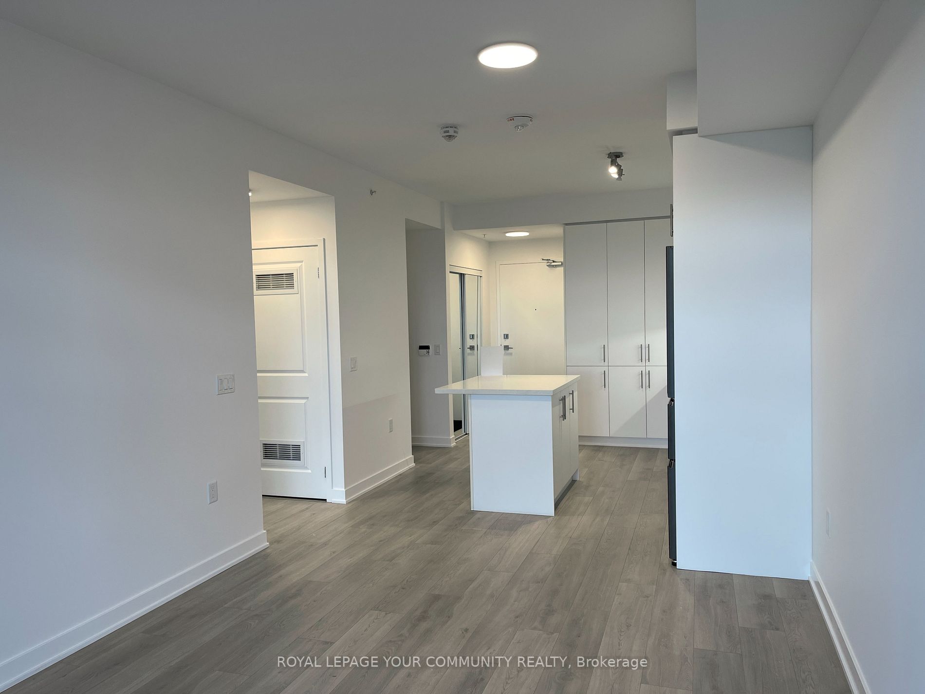 75 Oneida Cres, #306