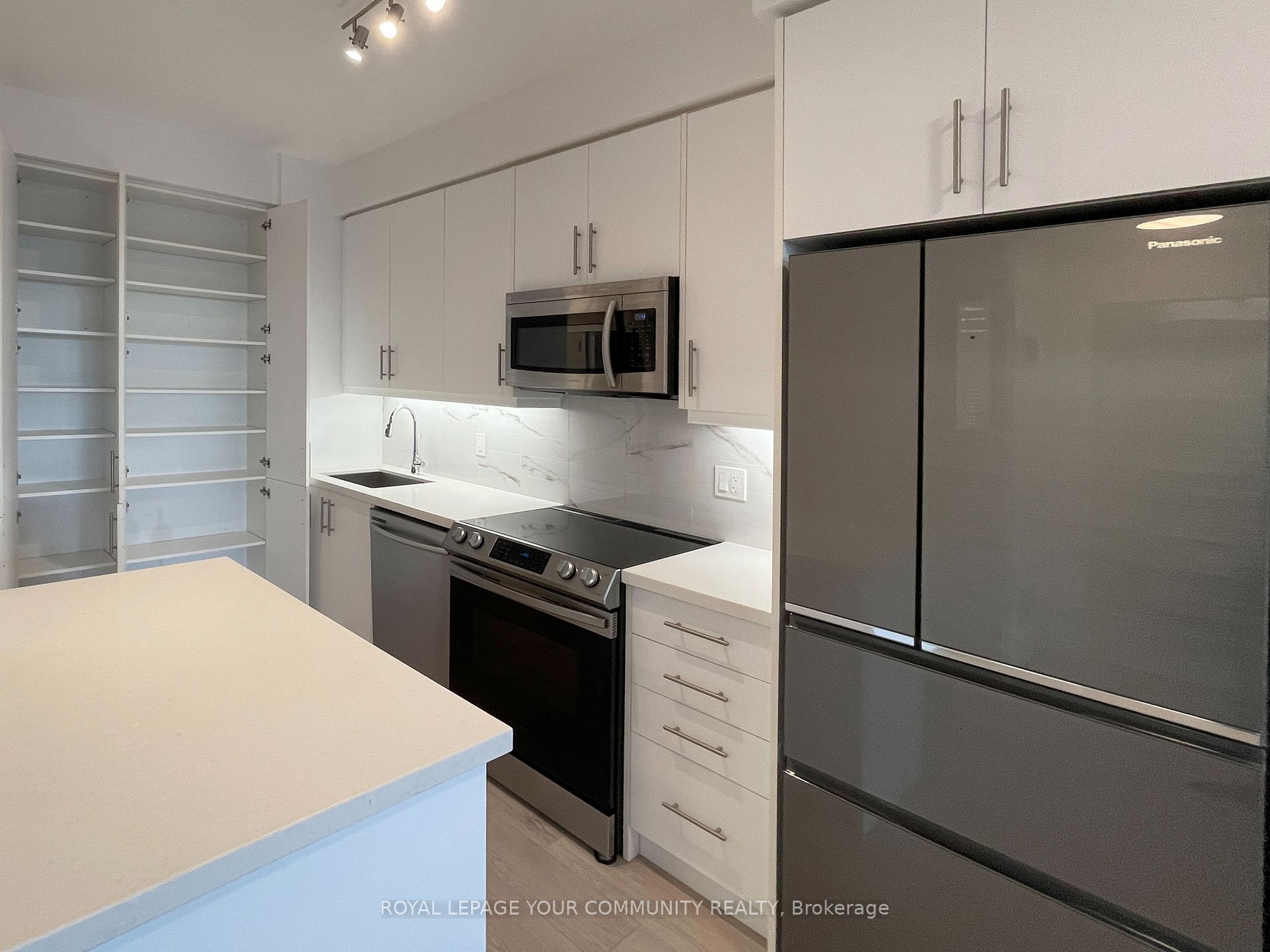 75 Oneida Cres, #306