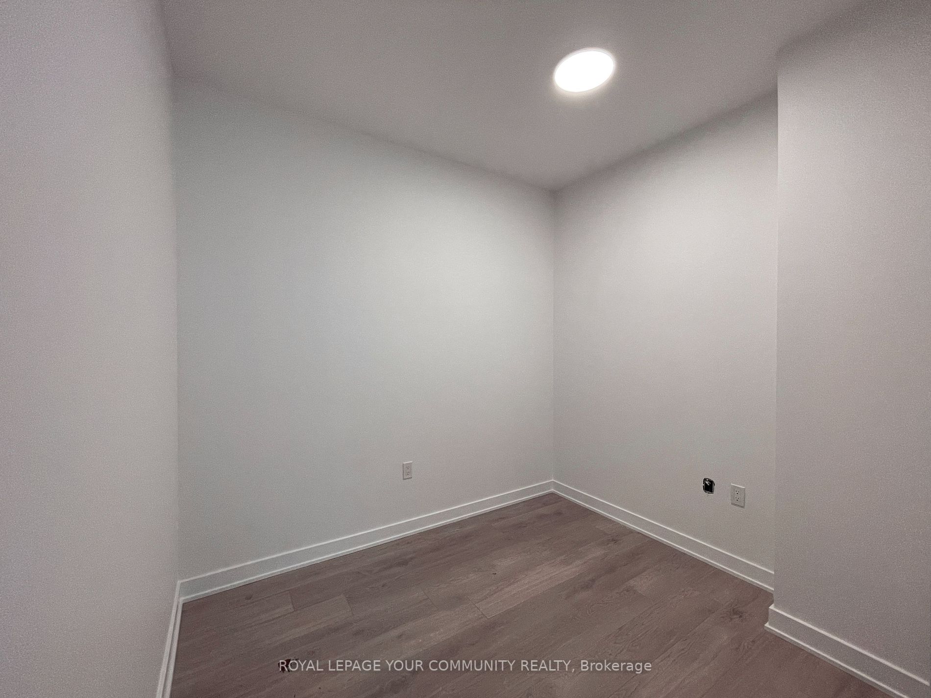 75 Oneida Cres, #306