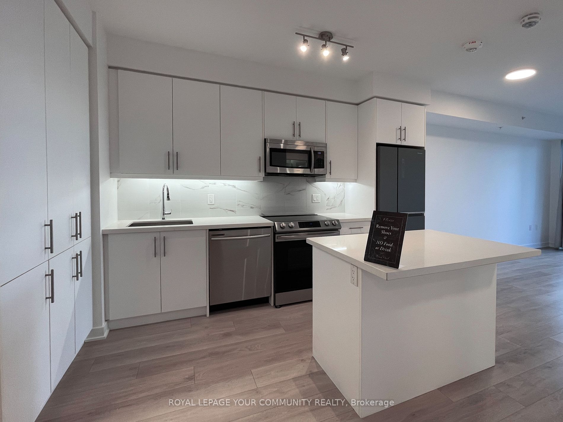 75 Oneida Cres, #306