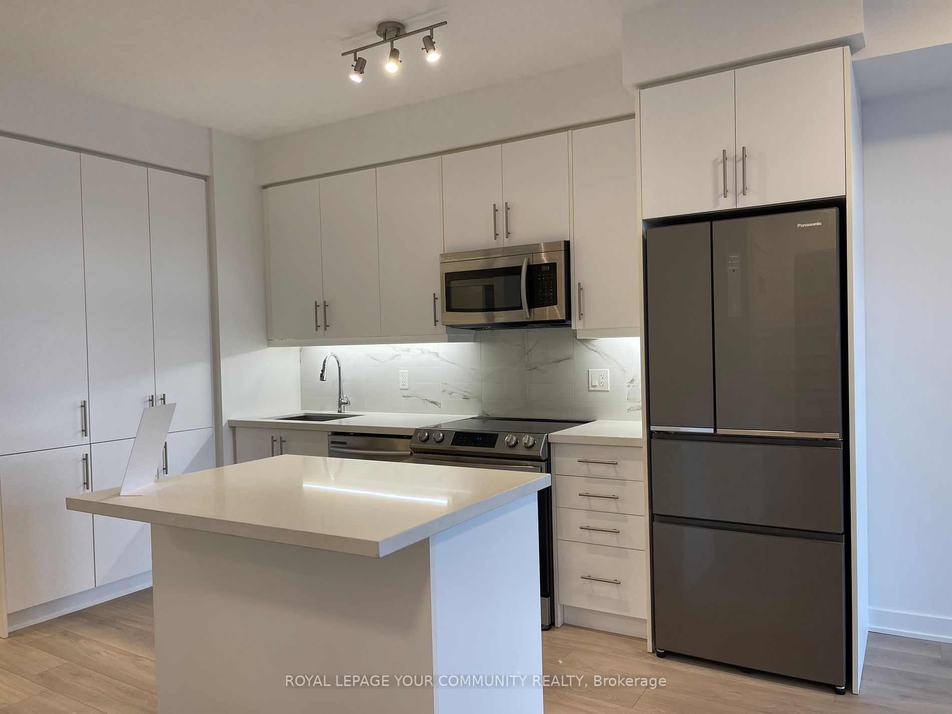 75 Oneida Cres, #306