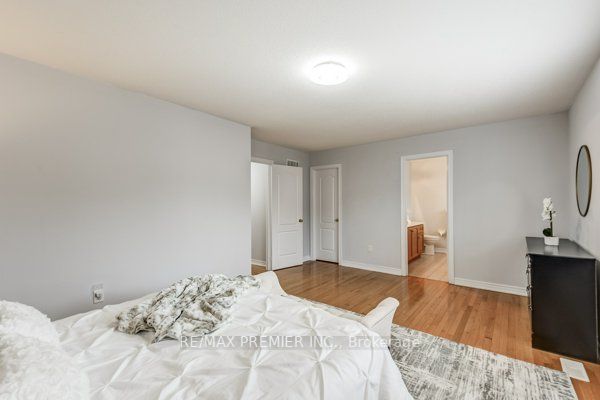 305 Lauderdale Dr