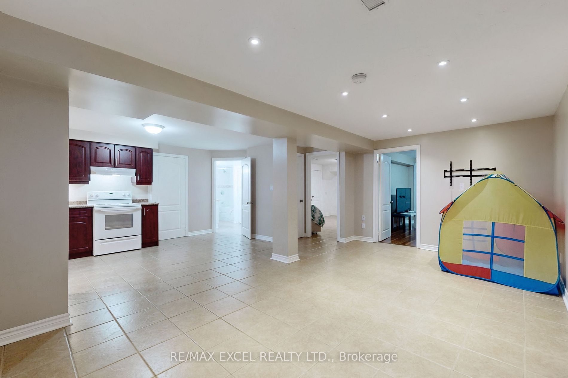 122 Canyon Hill Ave