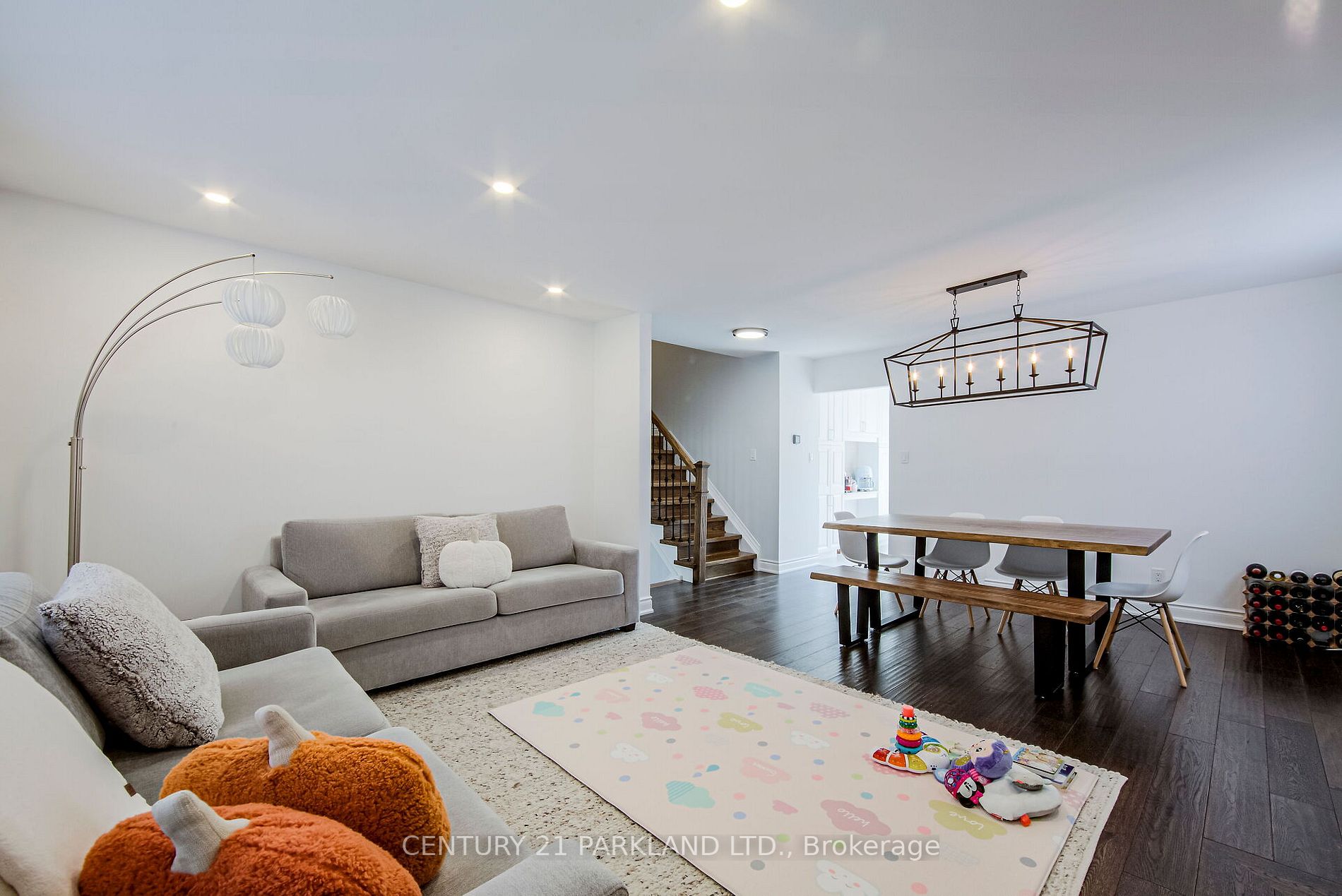 7 Brown St