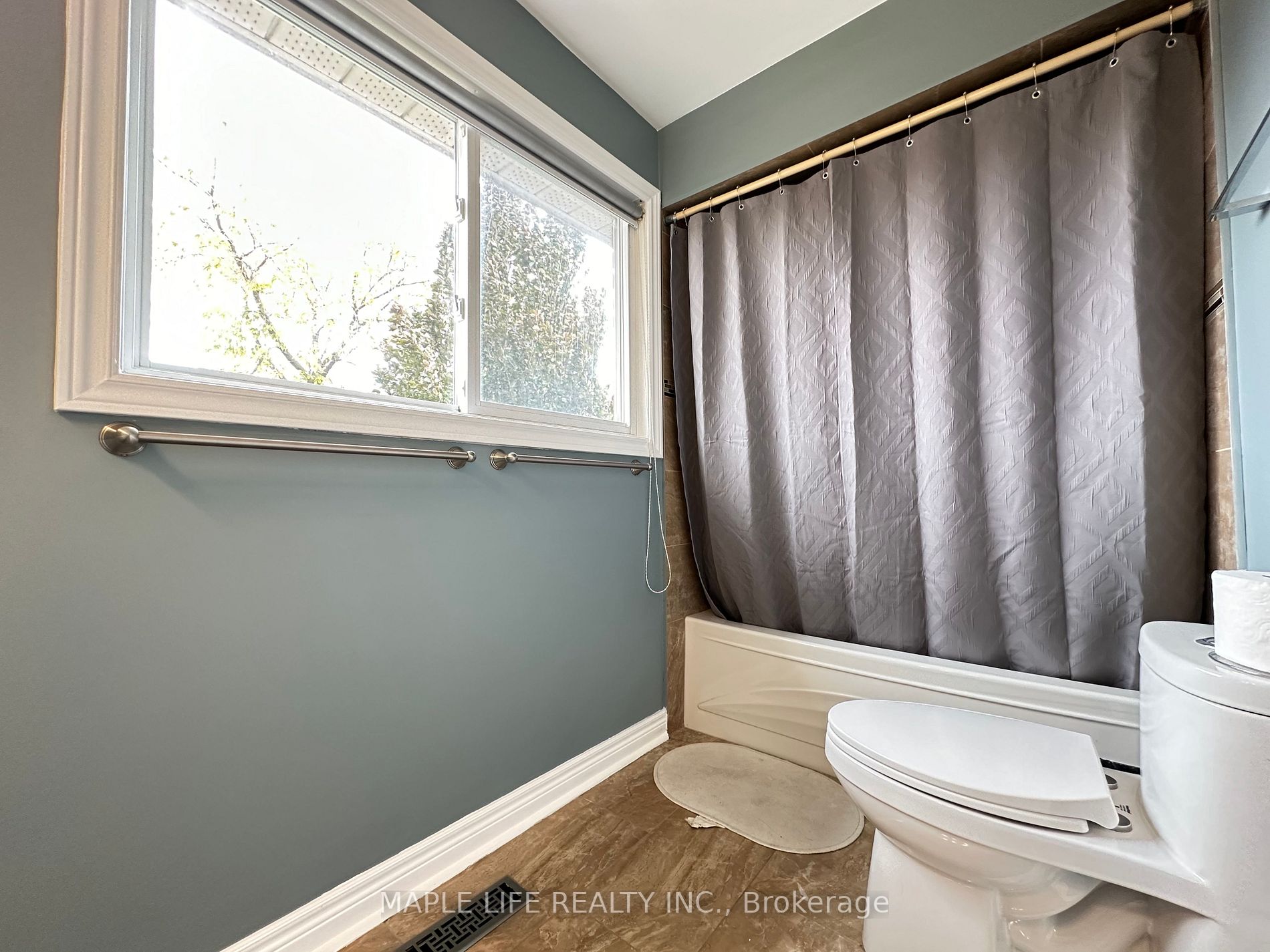 65 Swanage Dr