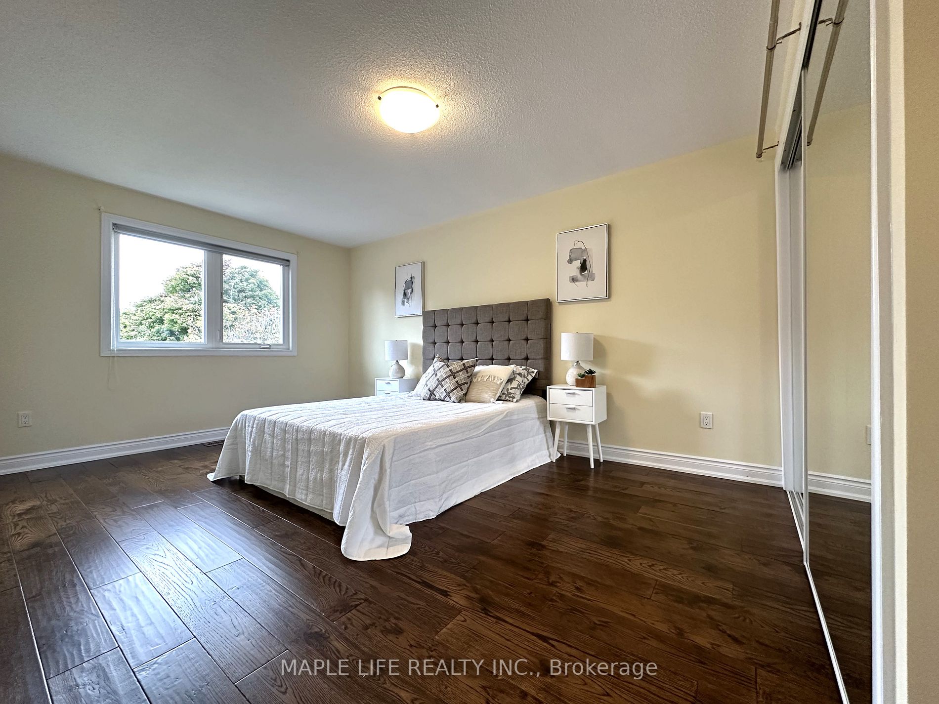 65 Swanage Dr