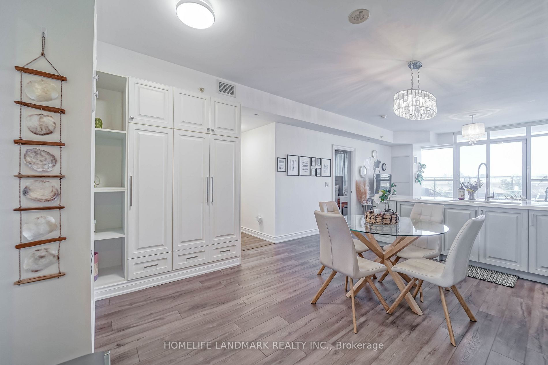 89 South Town Centre Blvd, #303