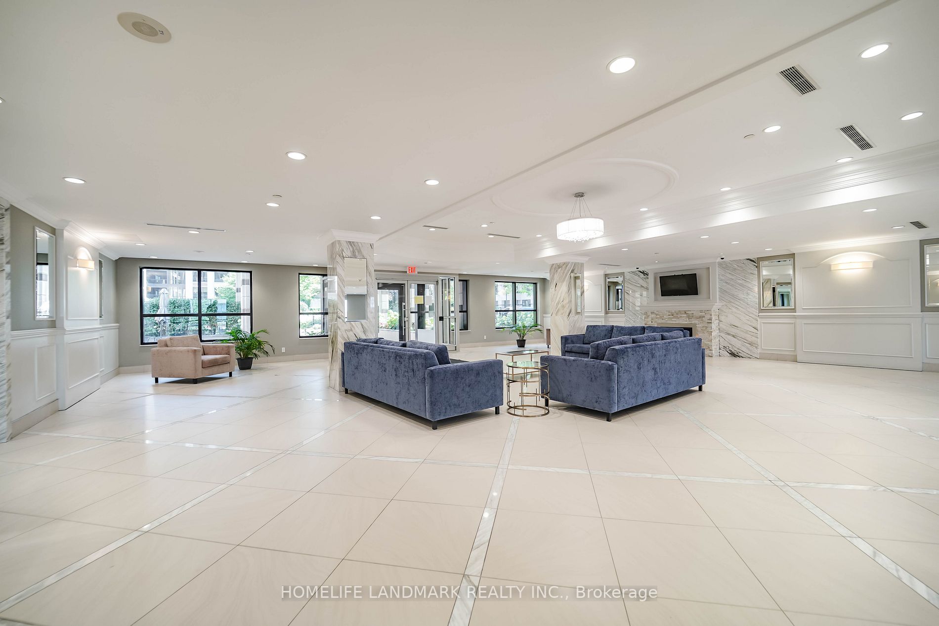 89 South Town Centre Blvd, #303