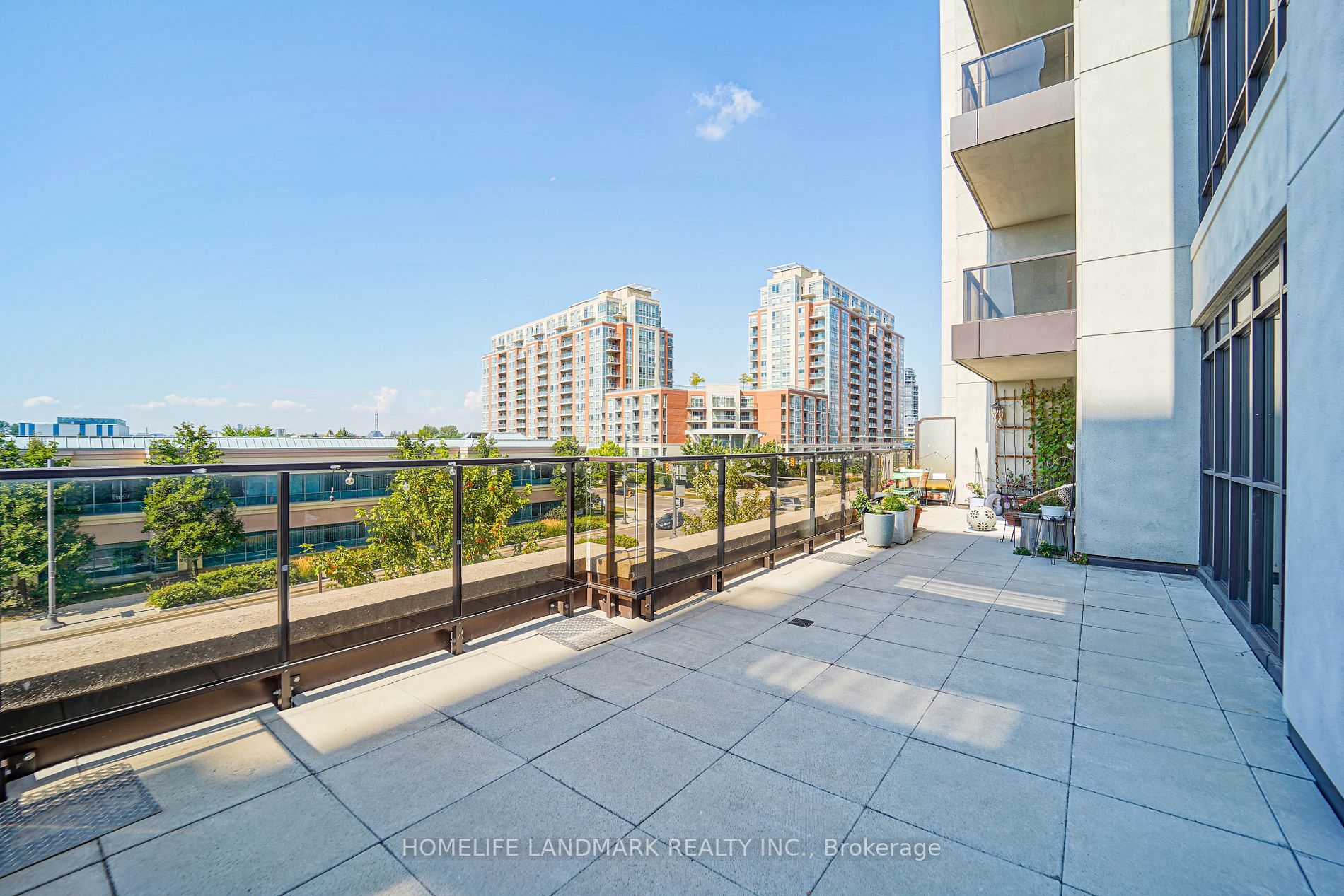 89 South Town Centre Blvd, #303