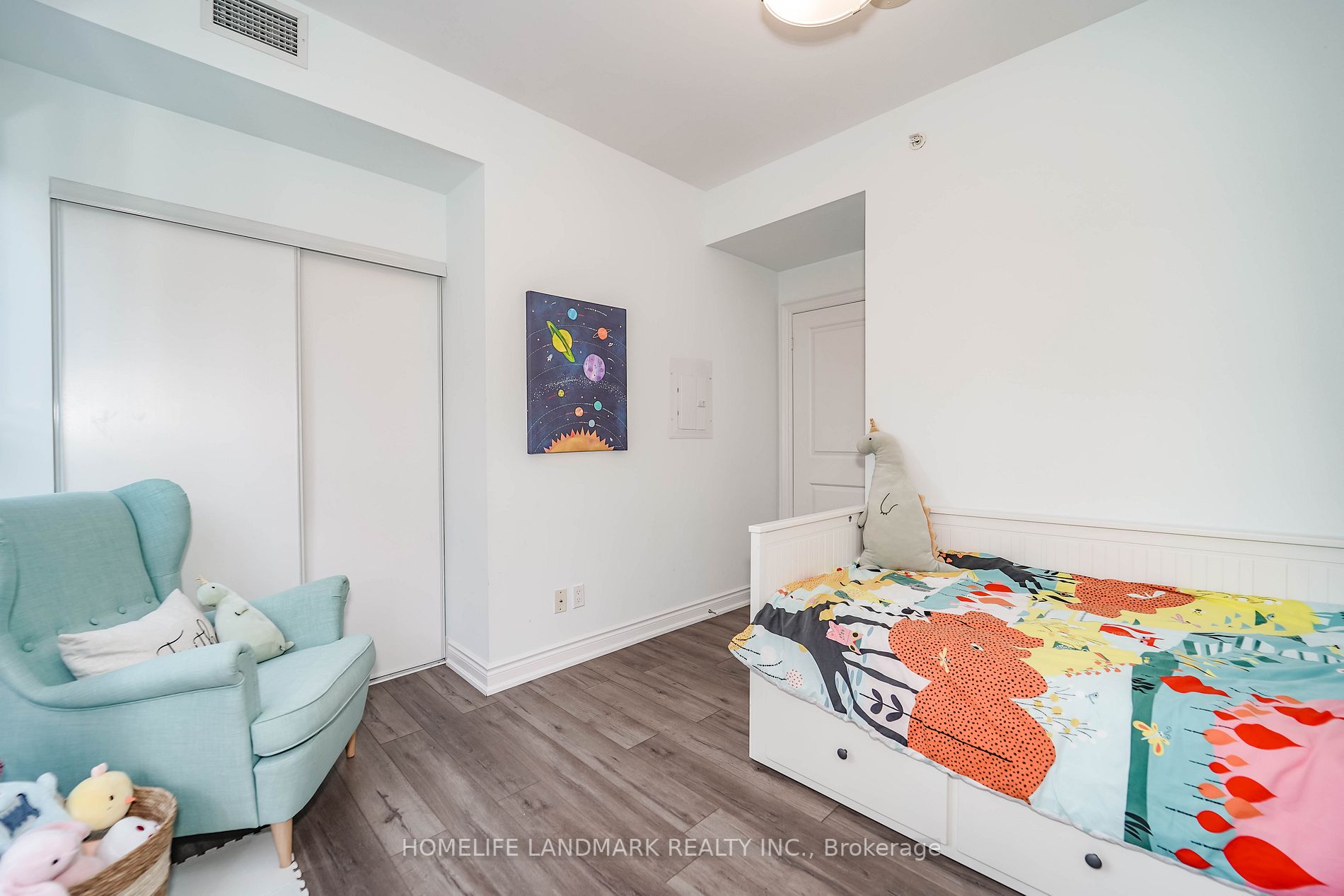 89 South Town Centre Blvd, #303