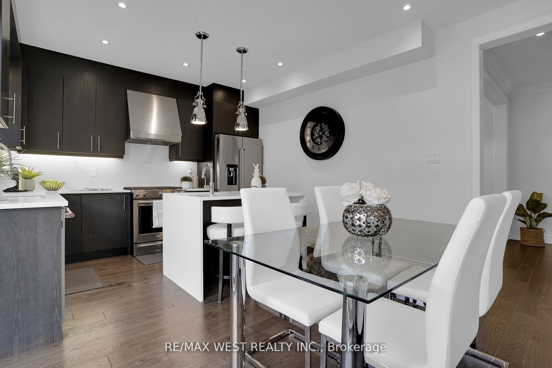 84 Zenith Ave