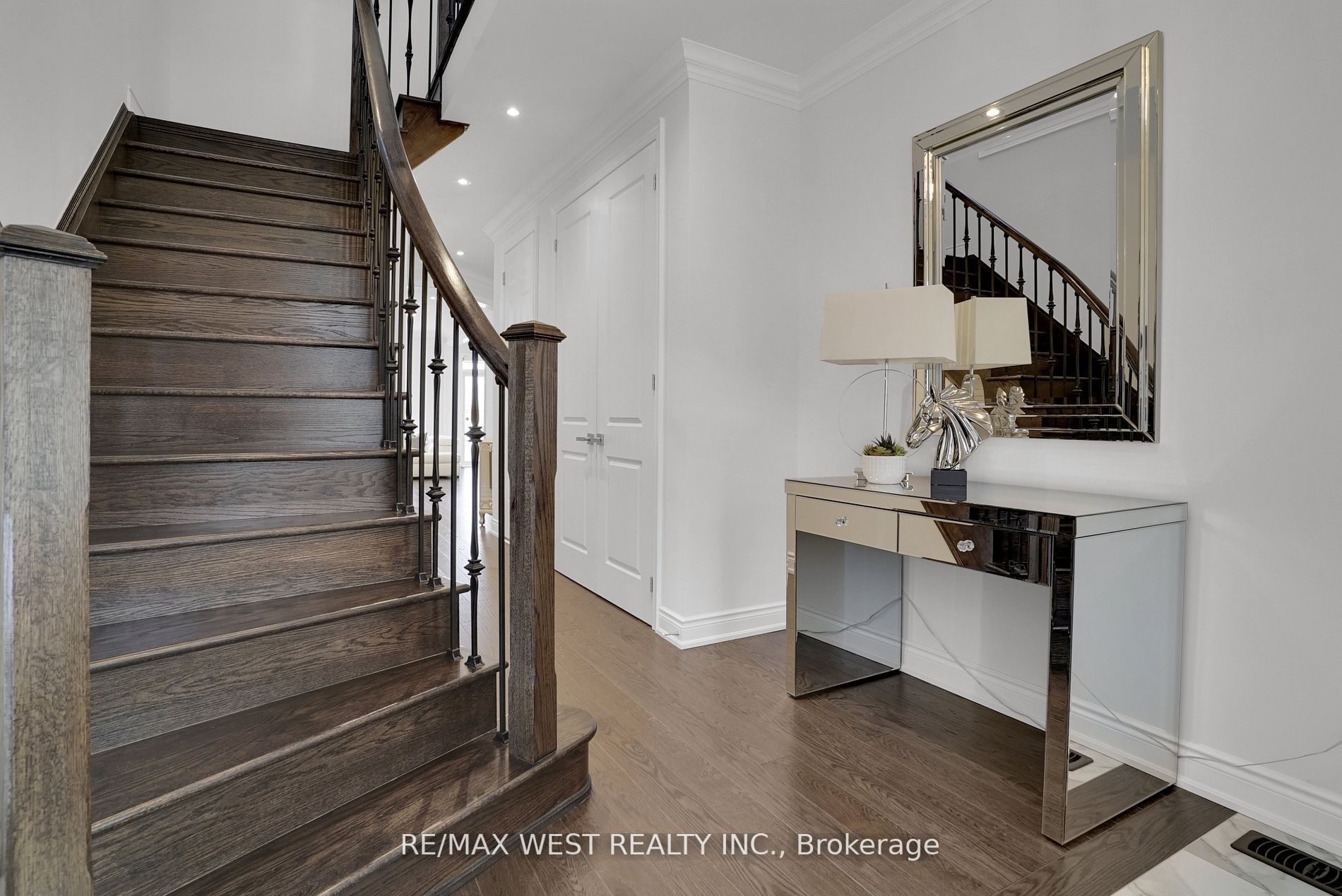 84 Zenith Ave