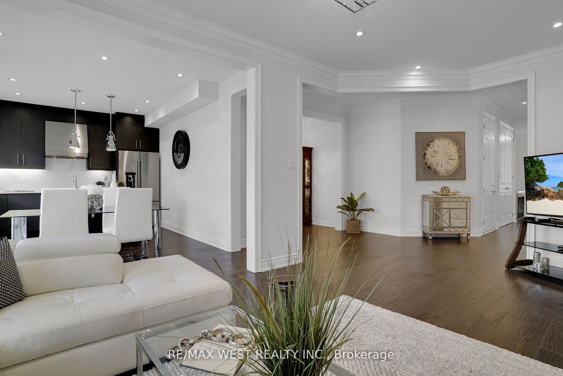 84 Zenith Ave