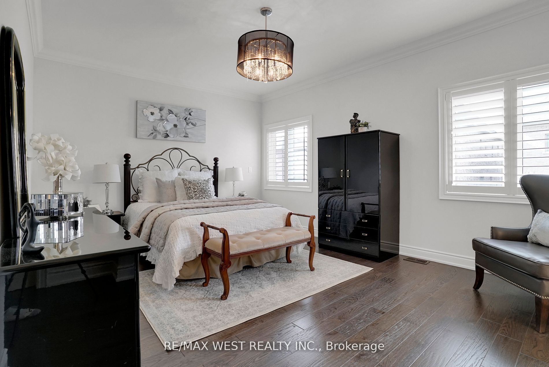 84 Zenith Ave