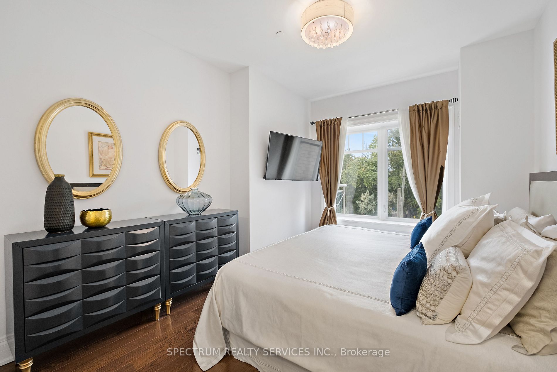 80 Burns Blvd, #335
