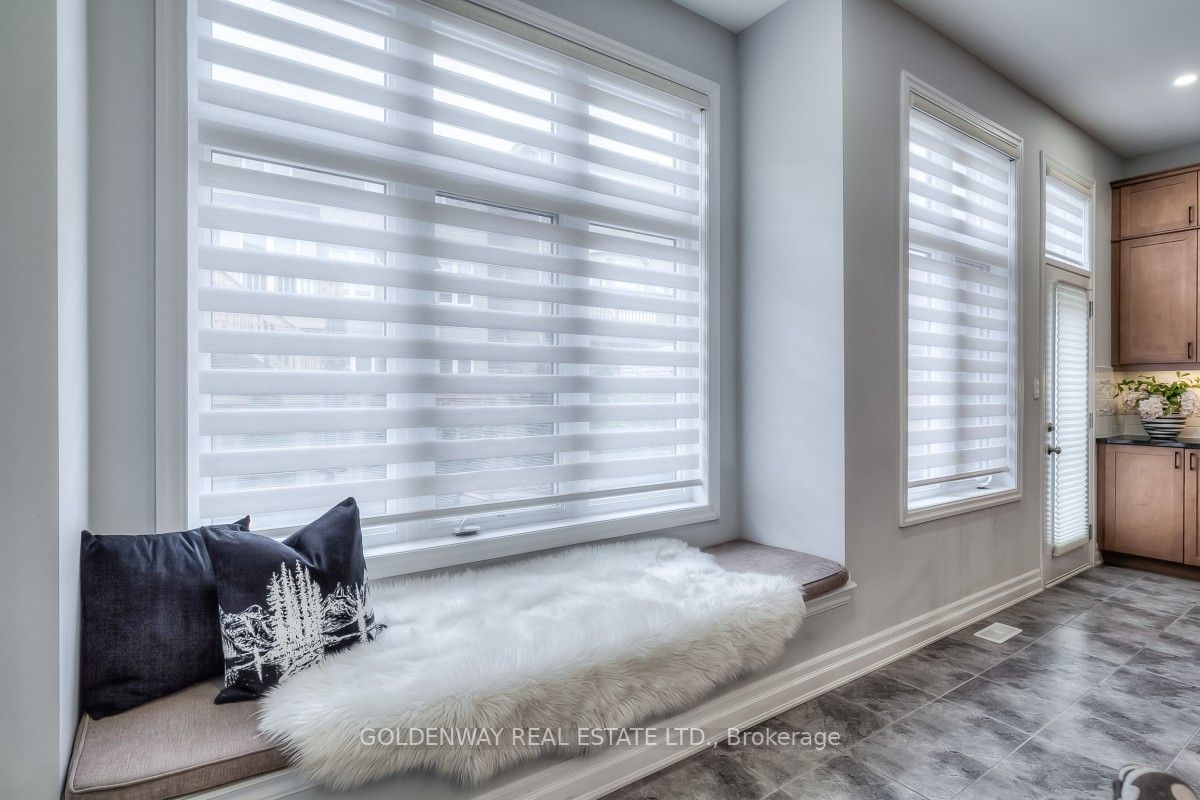 209 Degraaf Cres