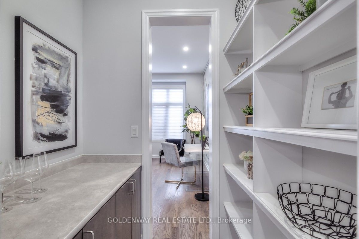 209 Degraaf Cres