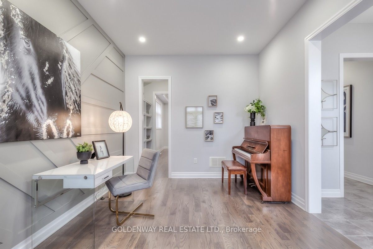 209 Degraaf Cres