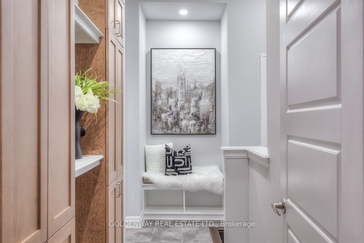 209 Degraaf Cres