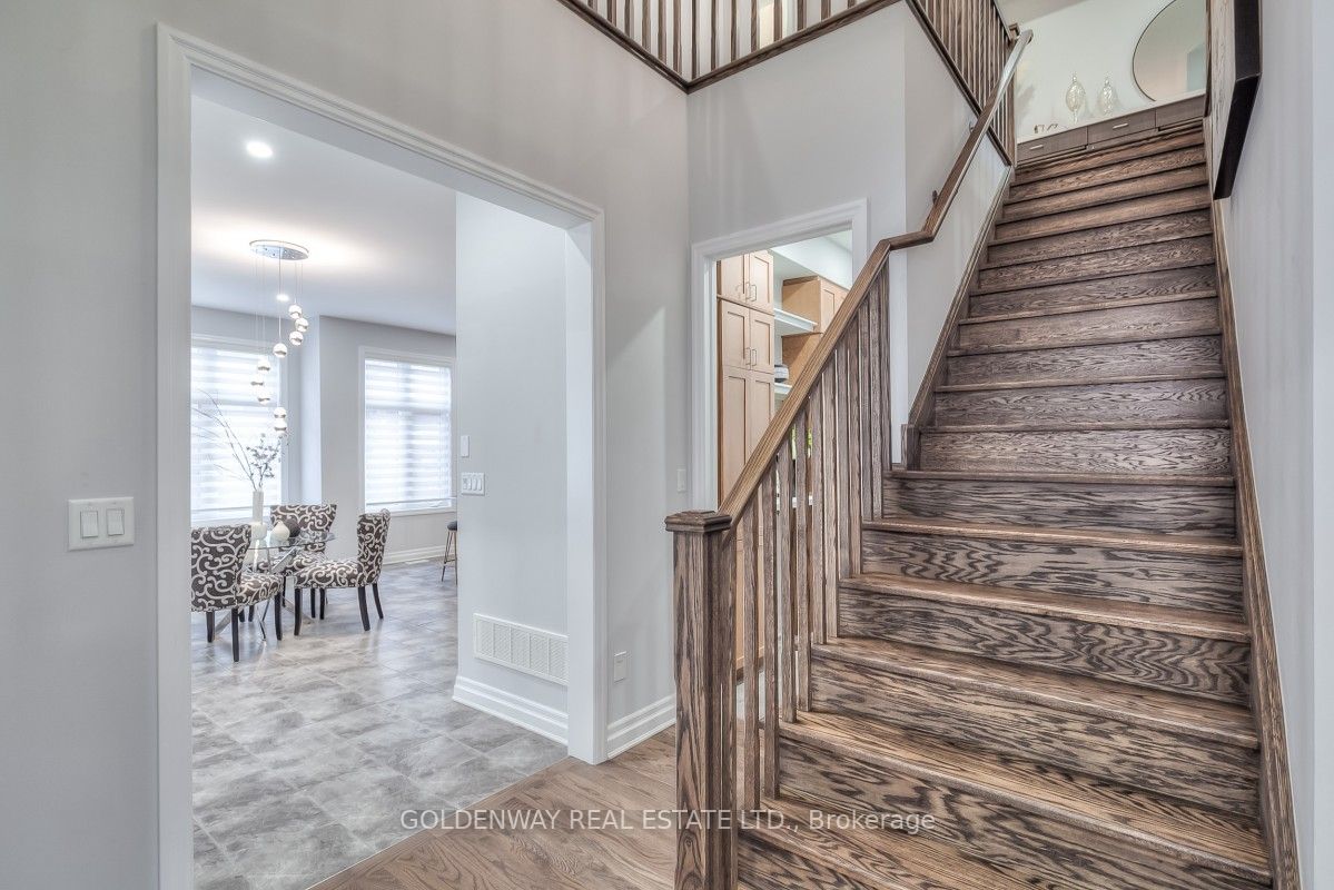 209 Degraaf Cres
