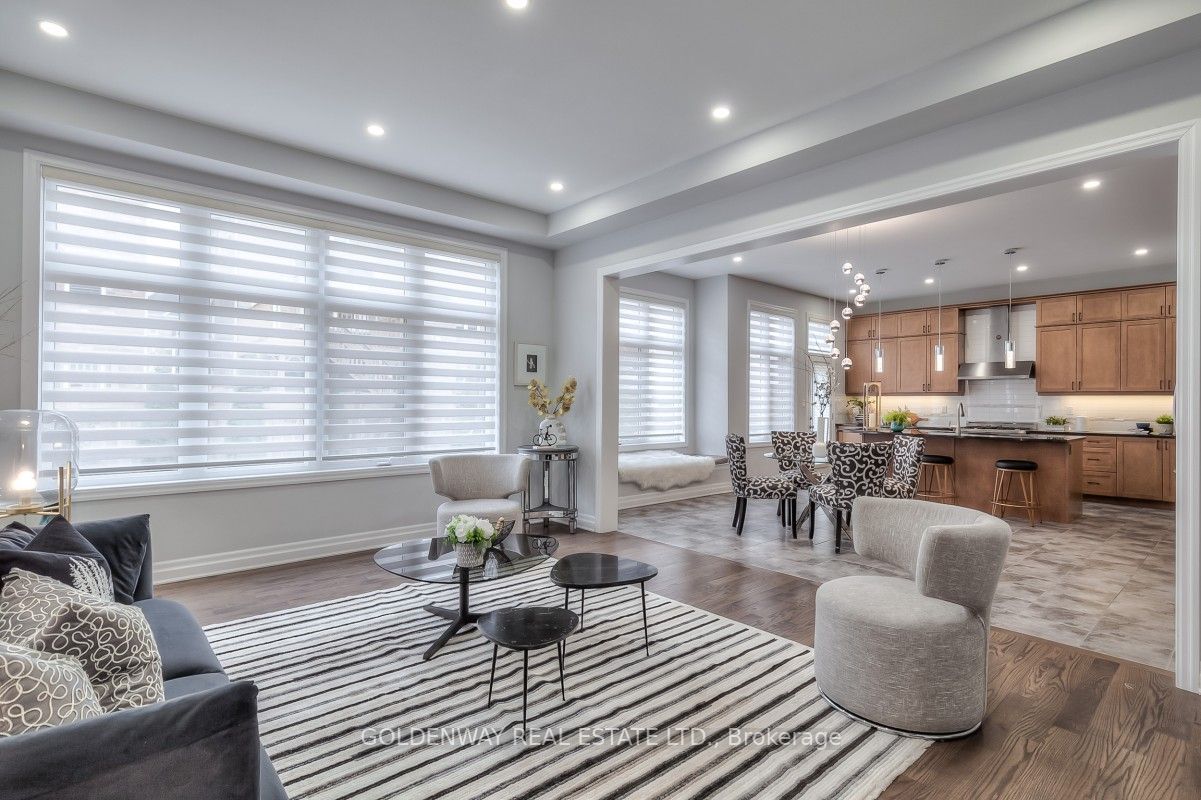 209 Degraaf Cres