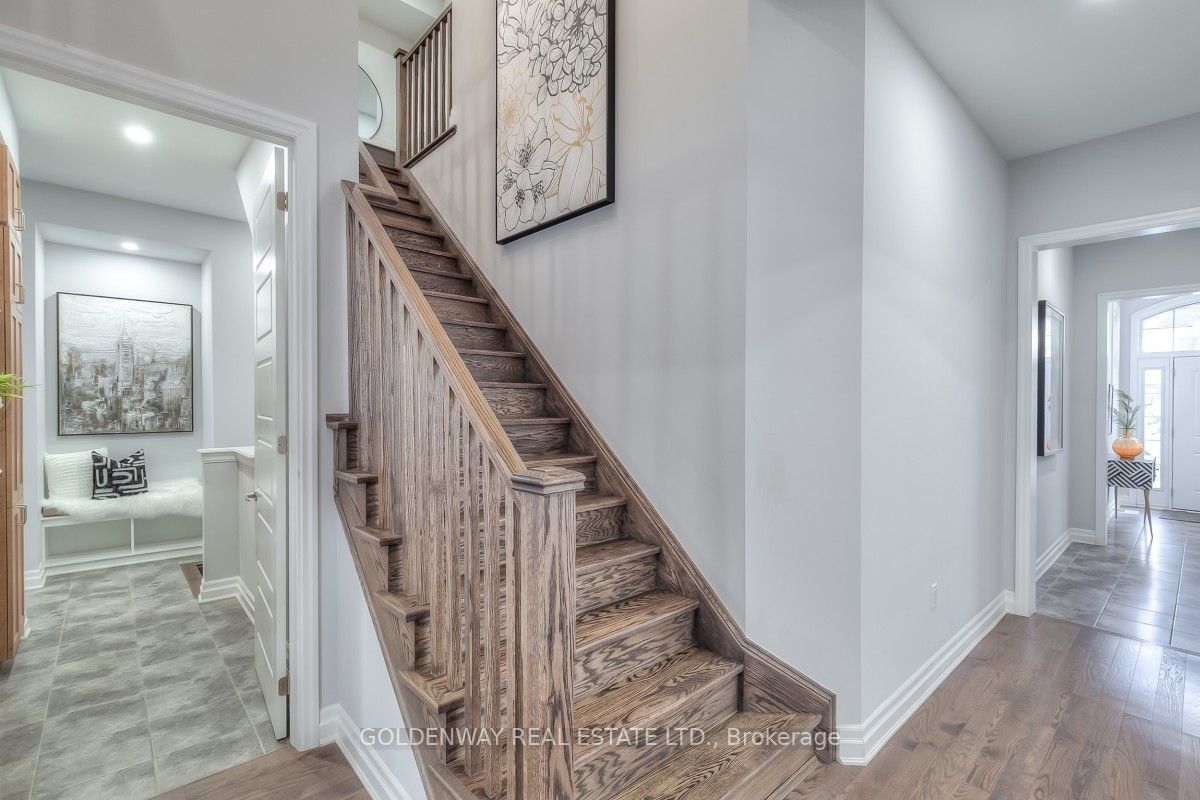 209 Degraaf Cres
