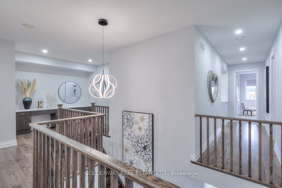 209 Degraaf Cres