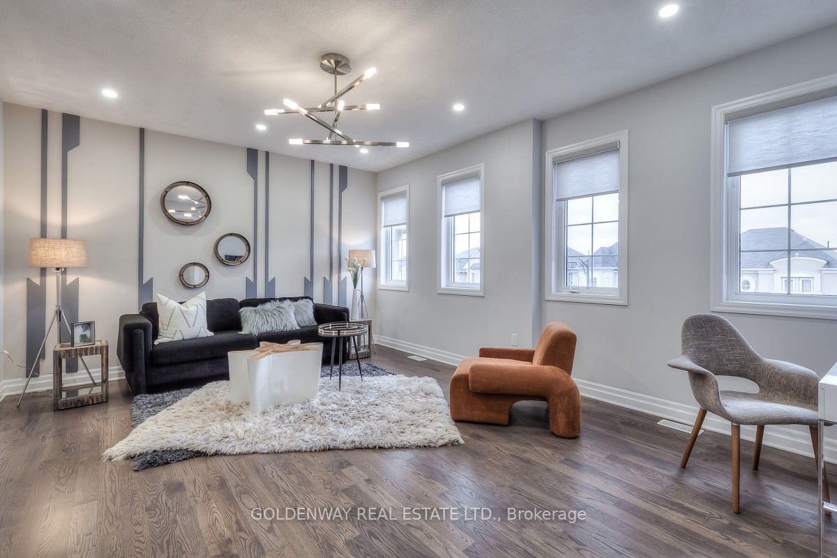 209 Degraaf Cres