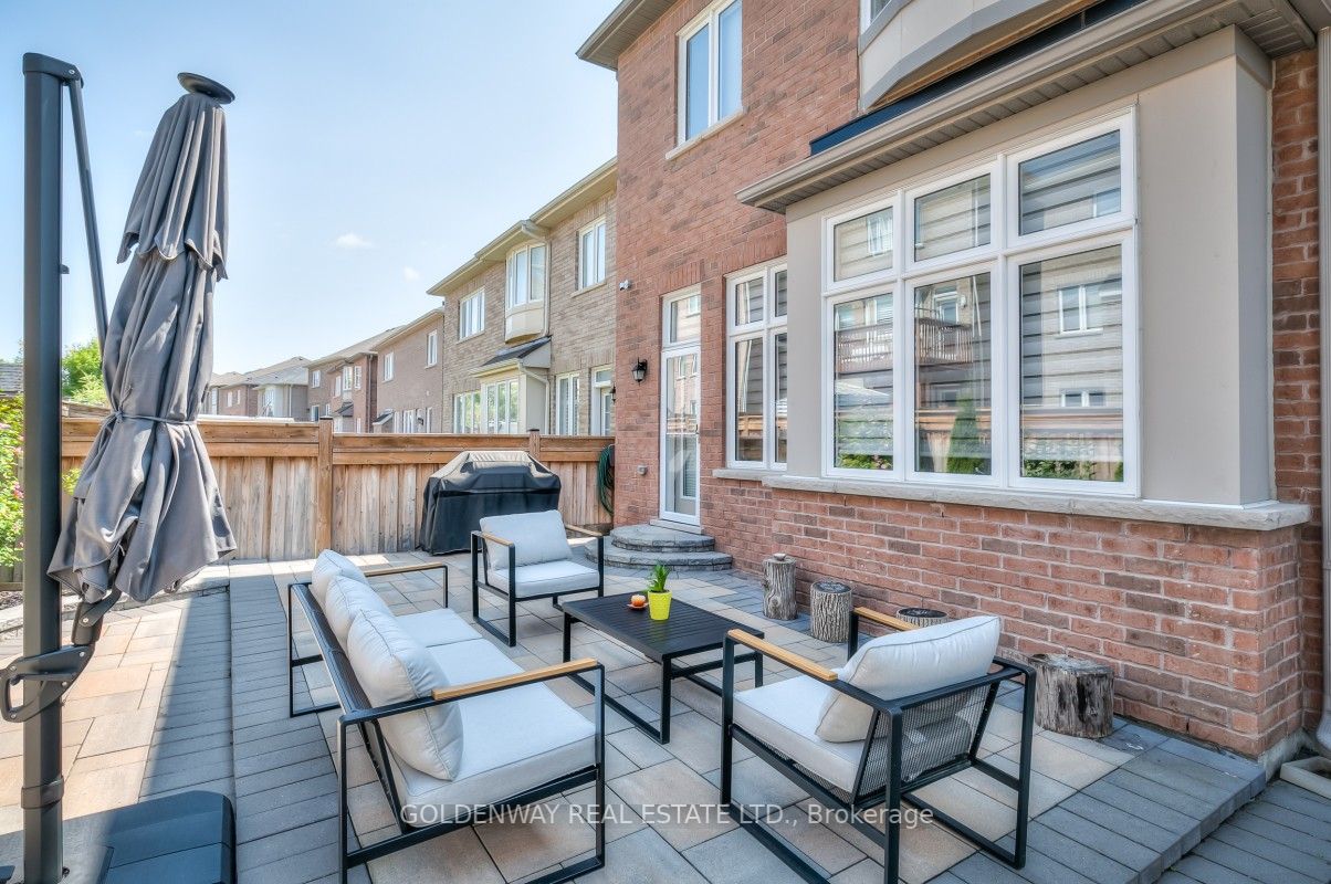 209 Degraaf Cres