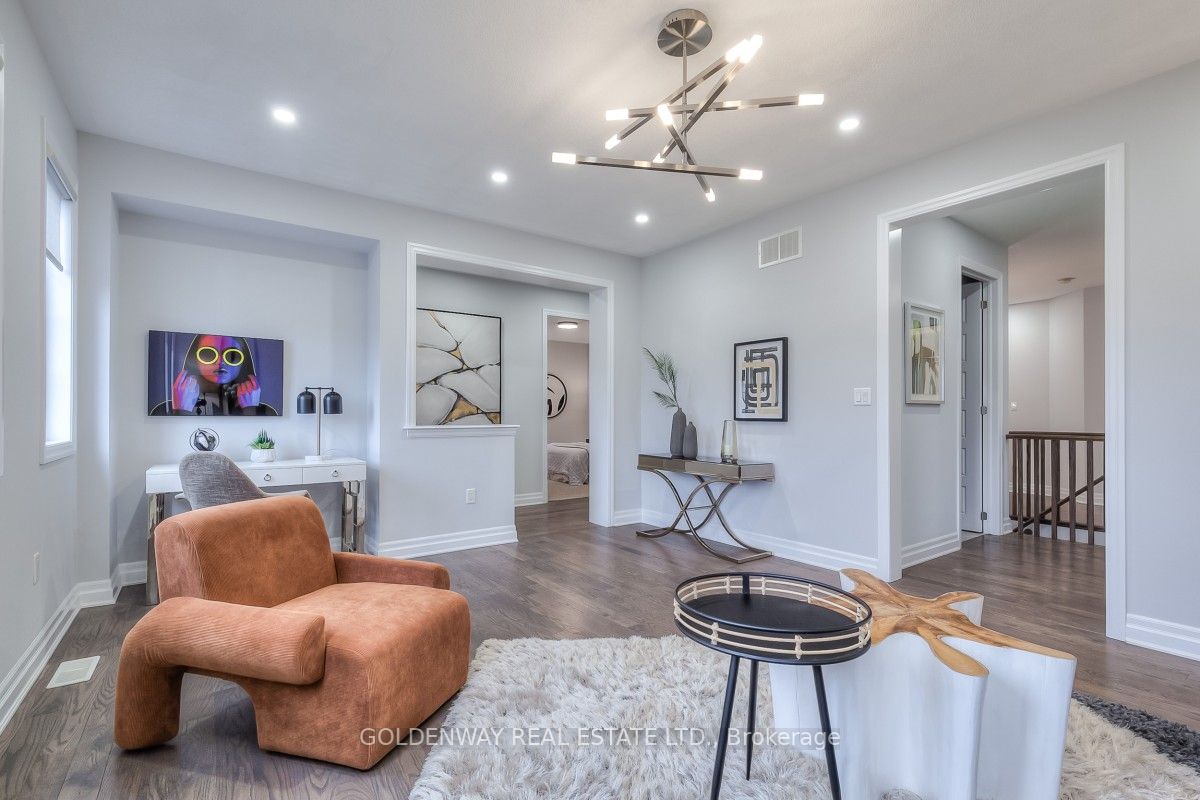 209 Degraaf Cres