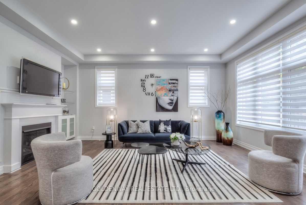 209 Degraaf Cres