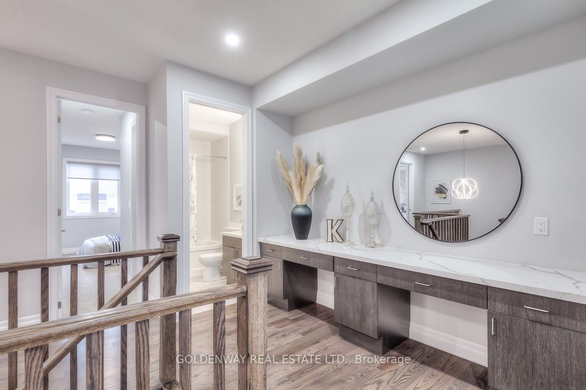 209 Degraaf Cres