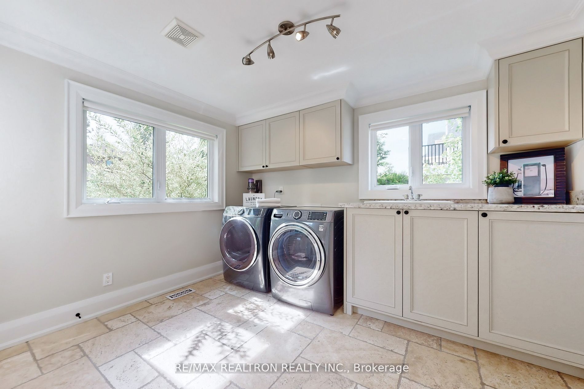 2 Campbell Crt