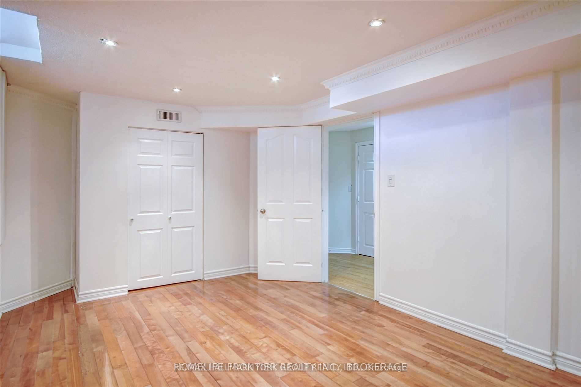 196 Humberland Dr