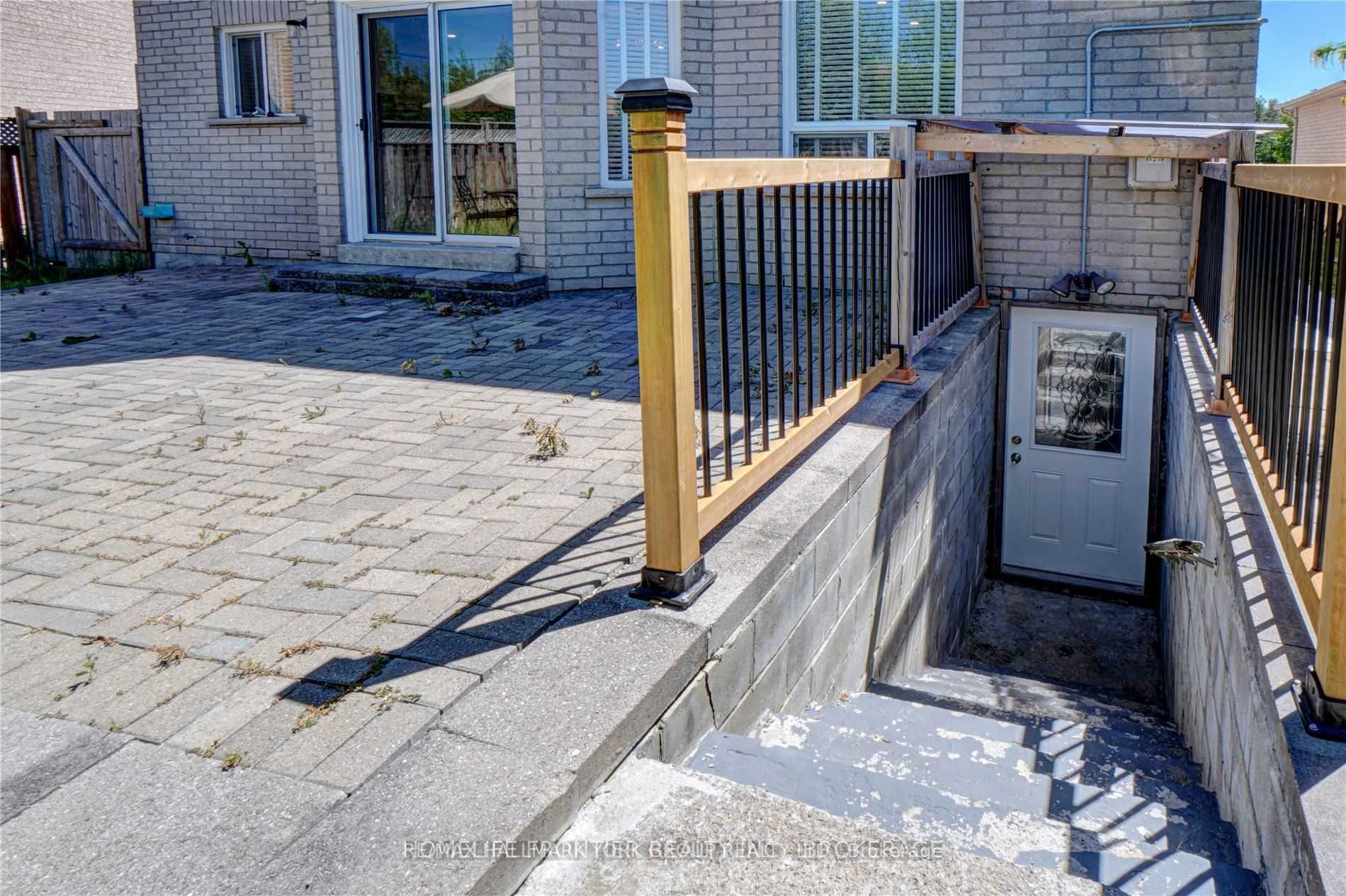 196 Humberland Dr
