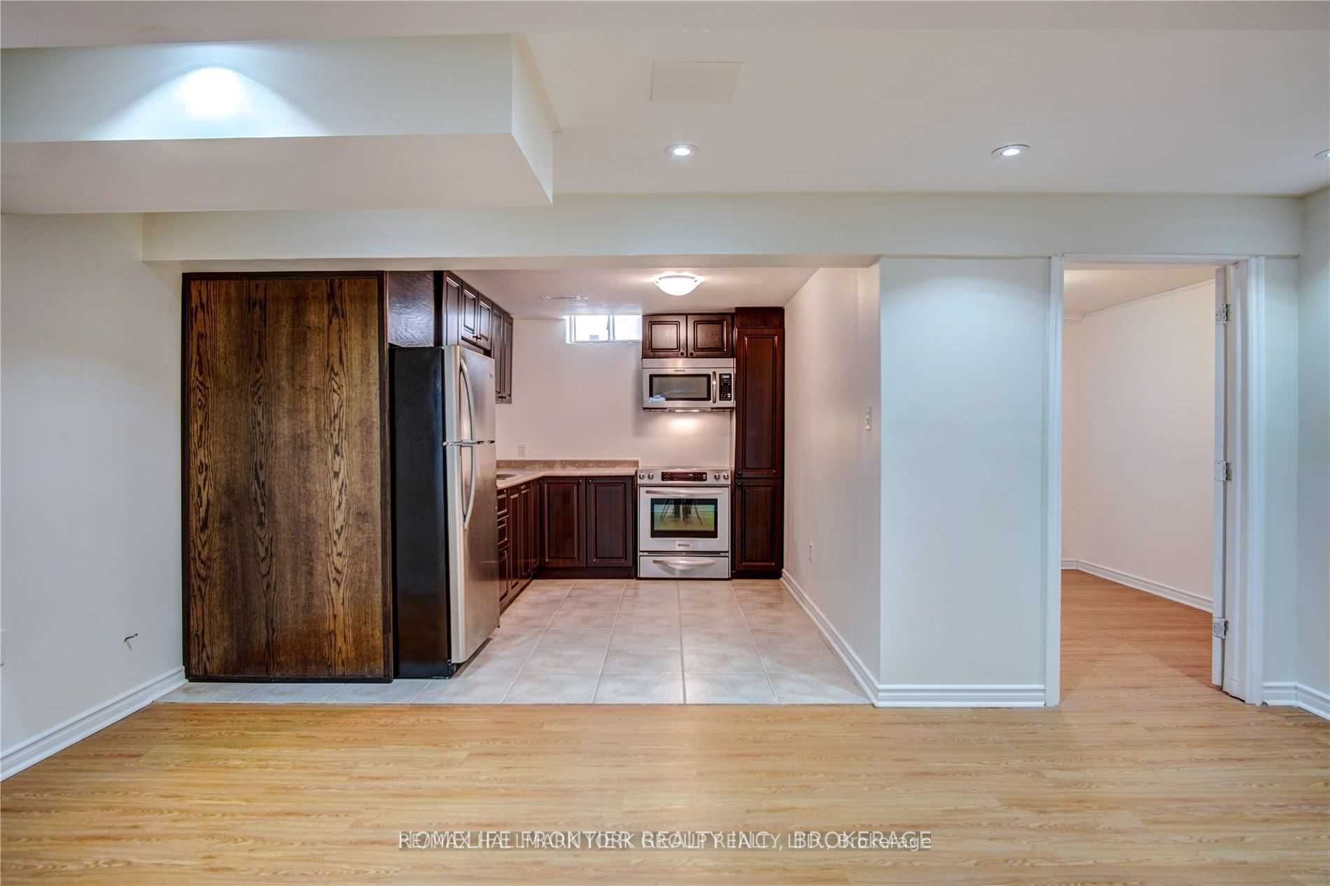 196 Humberland Dr