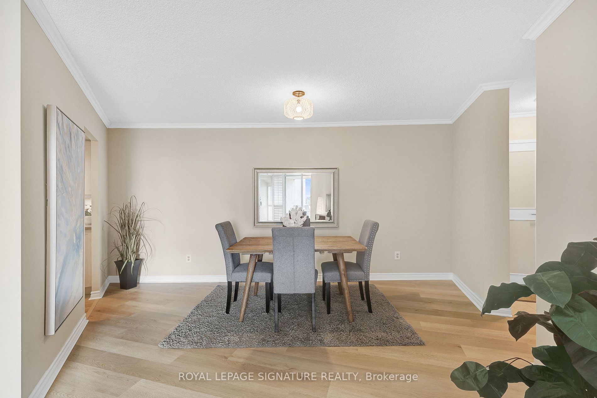 7811 Yonge St, #808