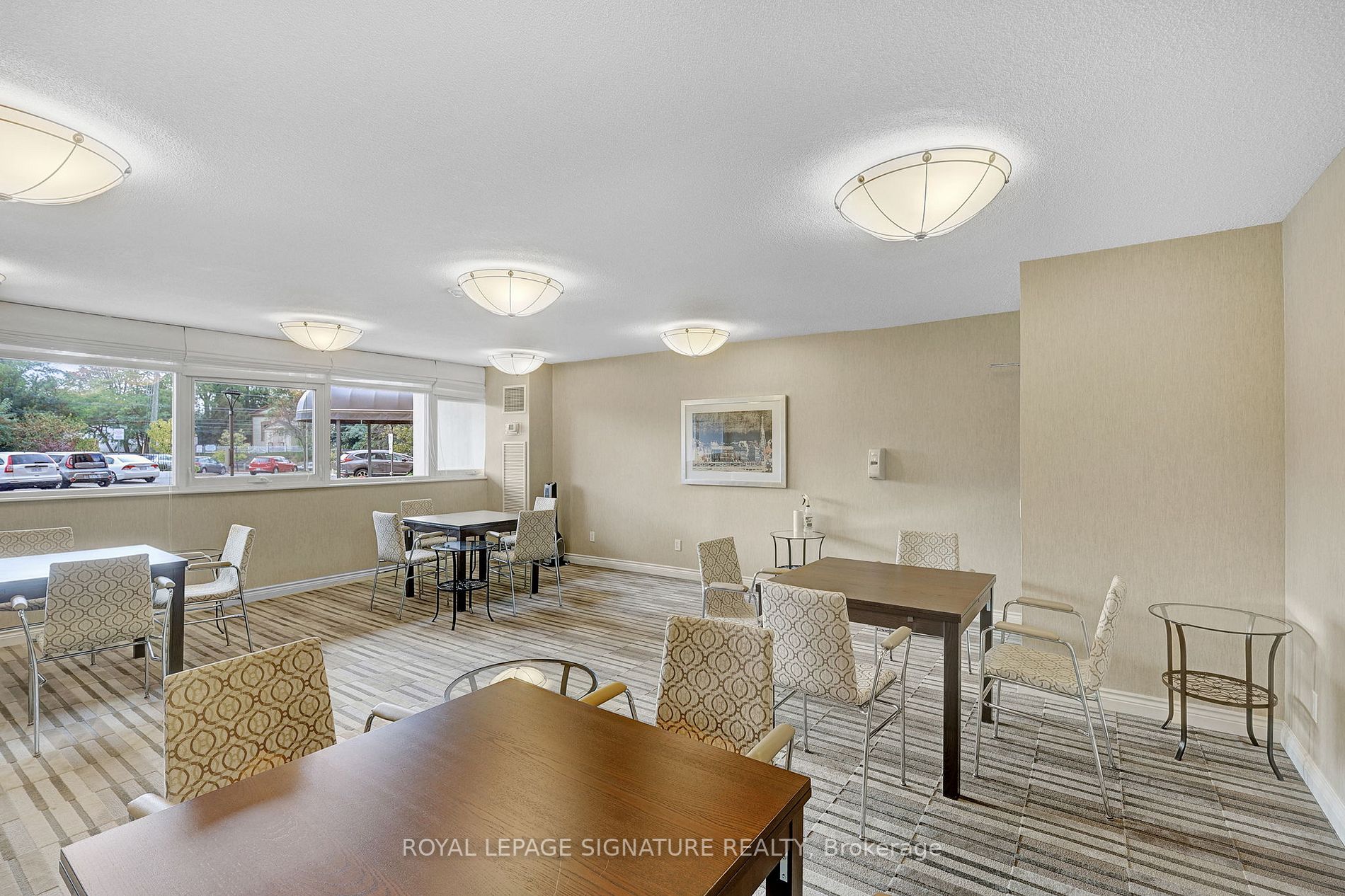 7811 Yonge St, #808