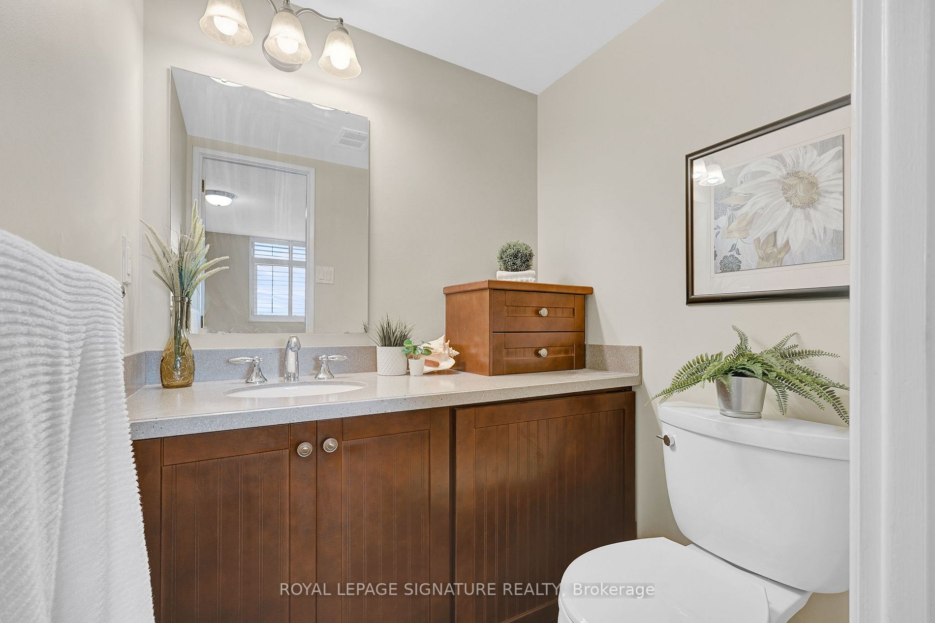 7811 Yonge St, #808