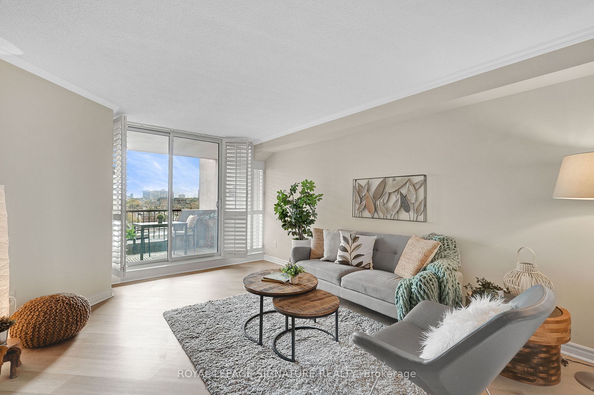 7811 Yonge St, #808