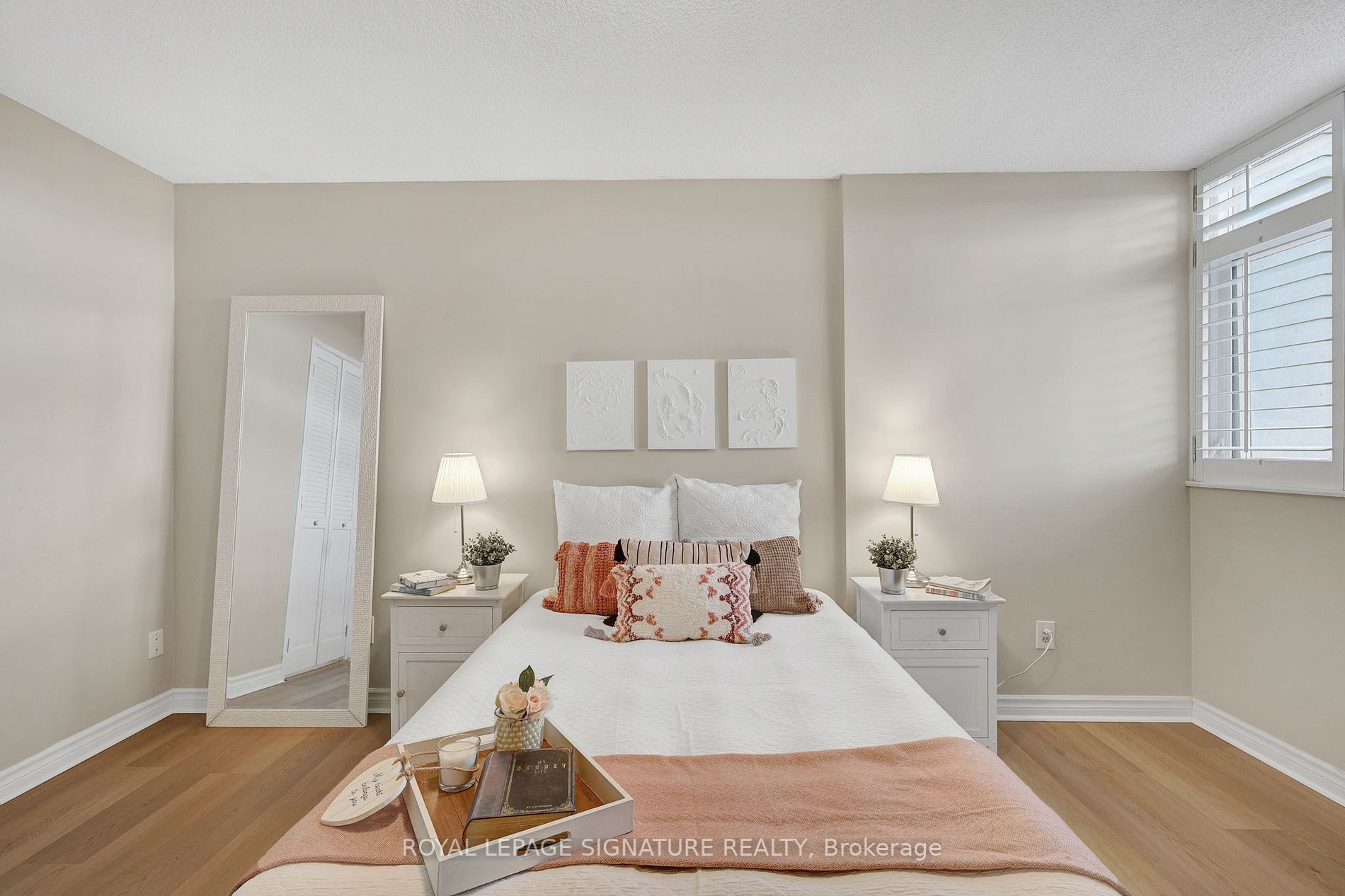 7811 Yonge St, #808