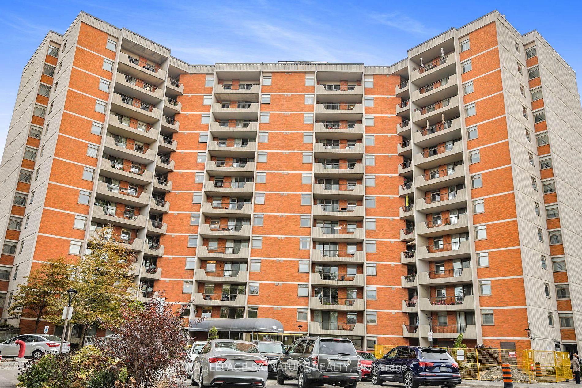 7811 Yonge St, #808