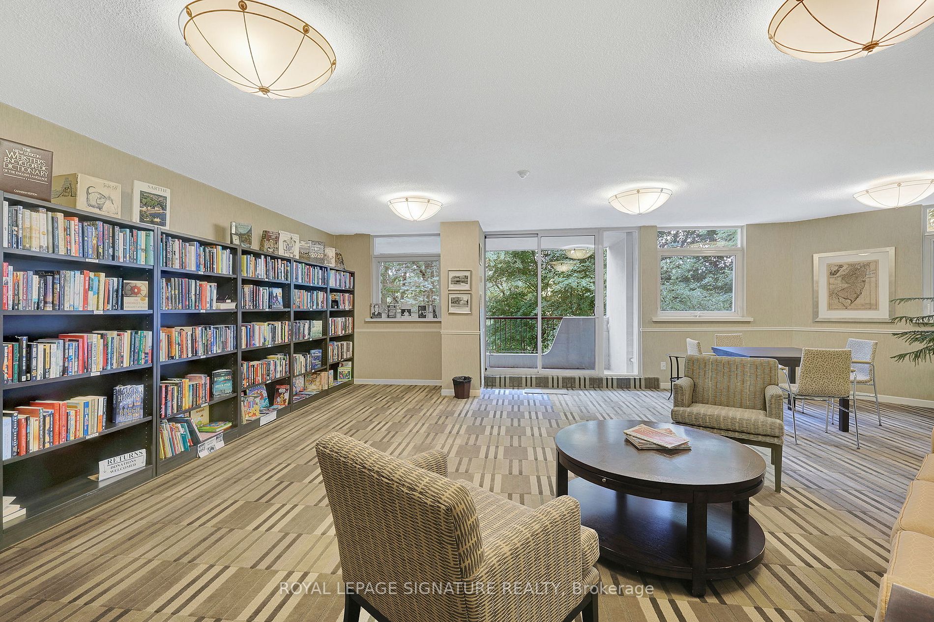 7811 Yonge St, #808