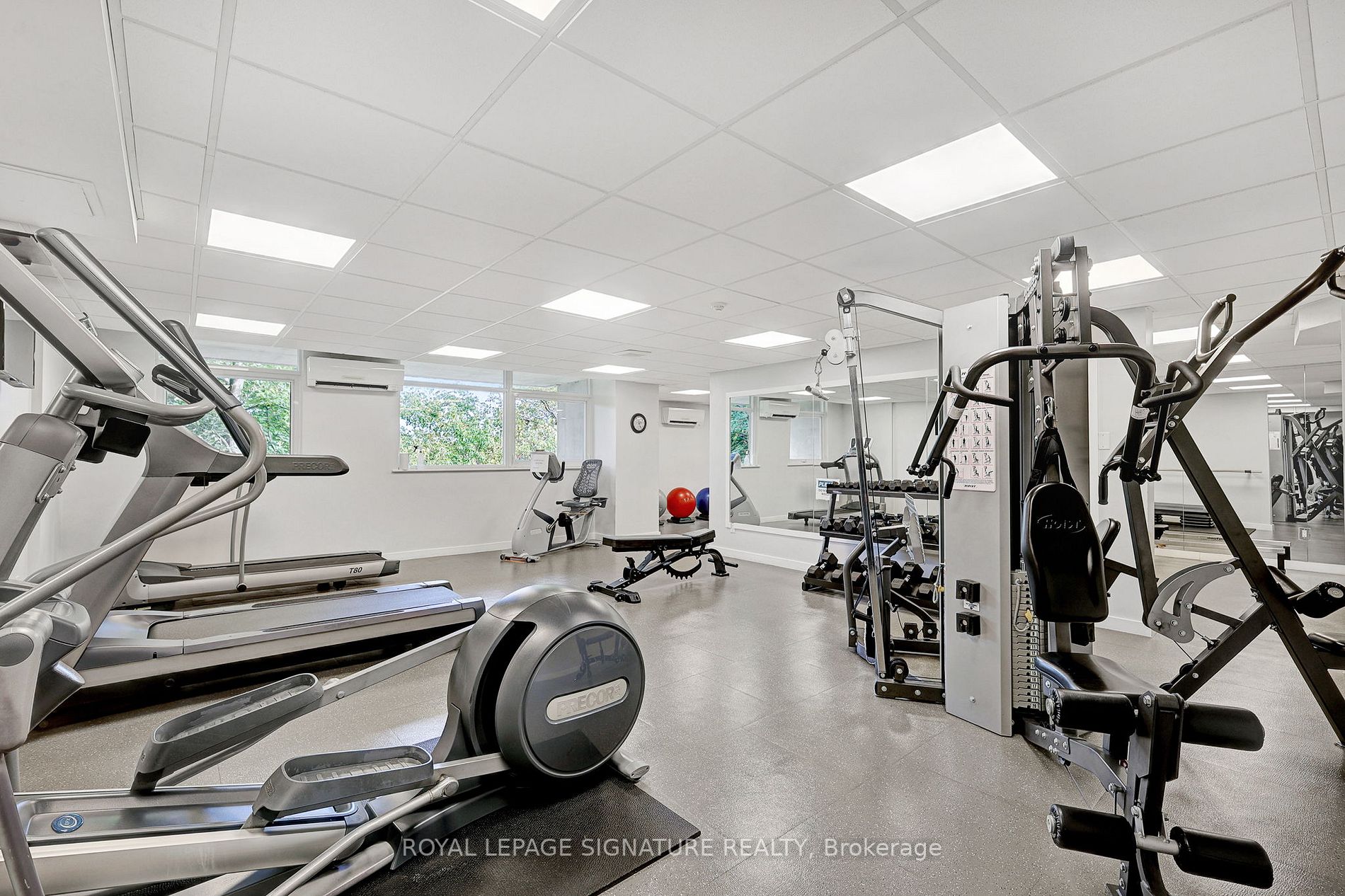 7811 Yonge St, #808