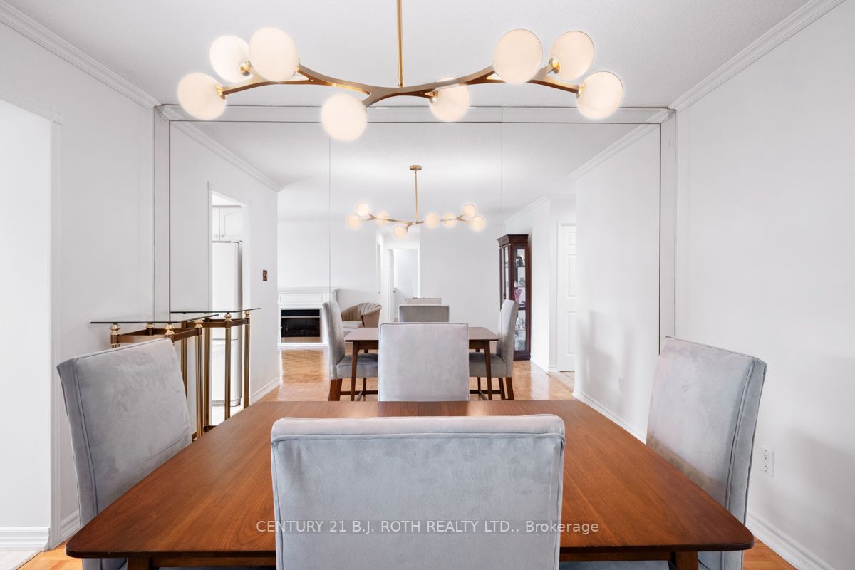 7811 Yonge St, #404